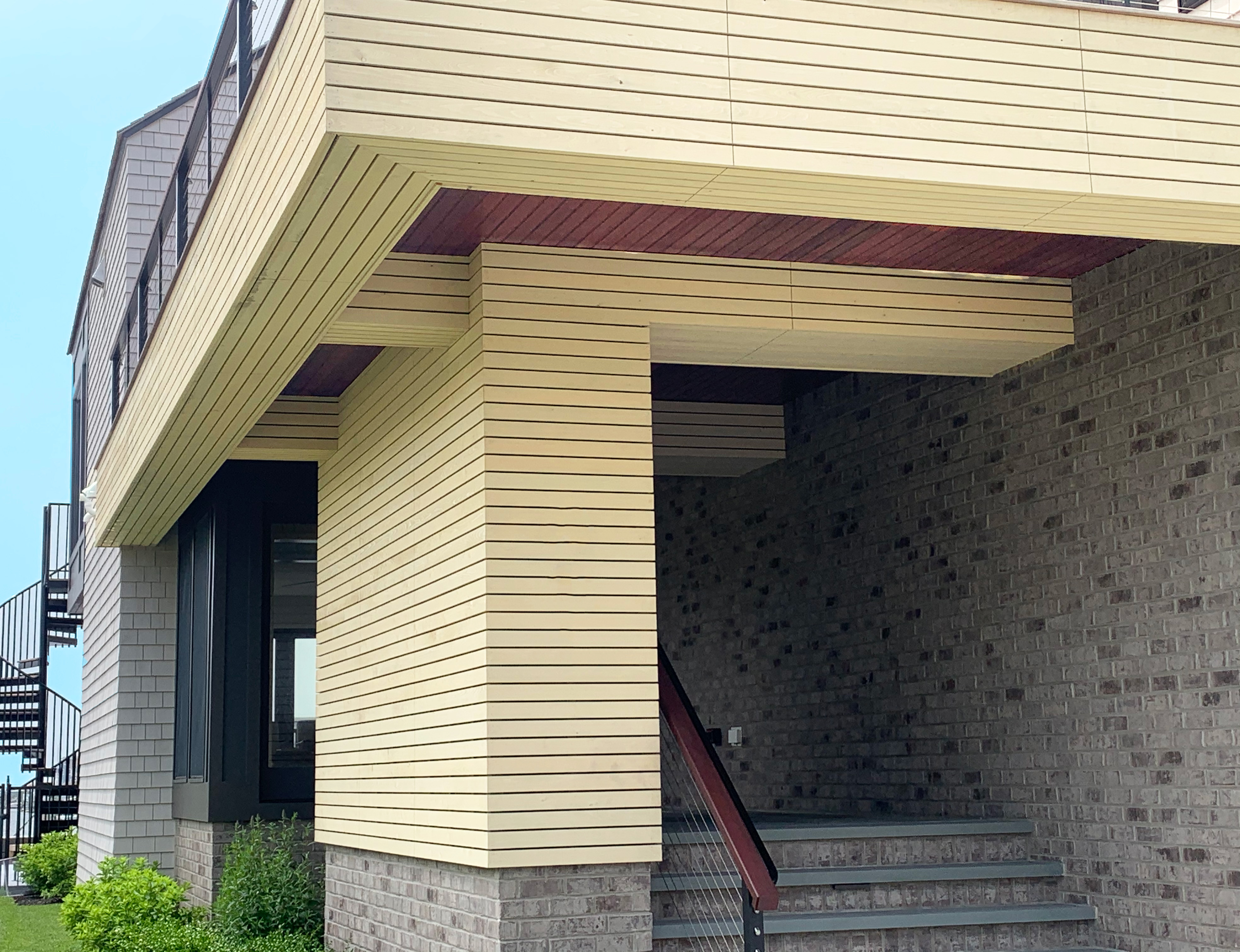Buying Cedar Siding in Bulk: Grades, Volume, and Run-to-Run Consistency
