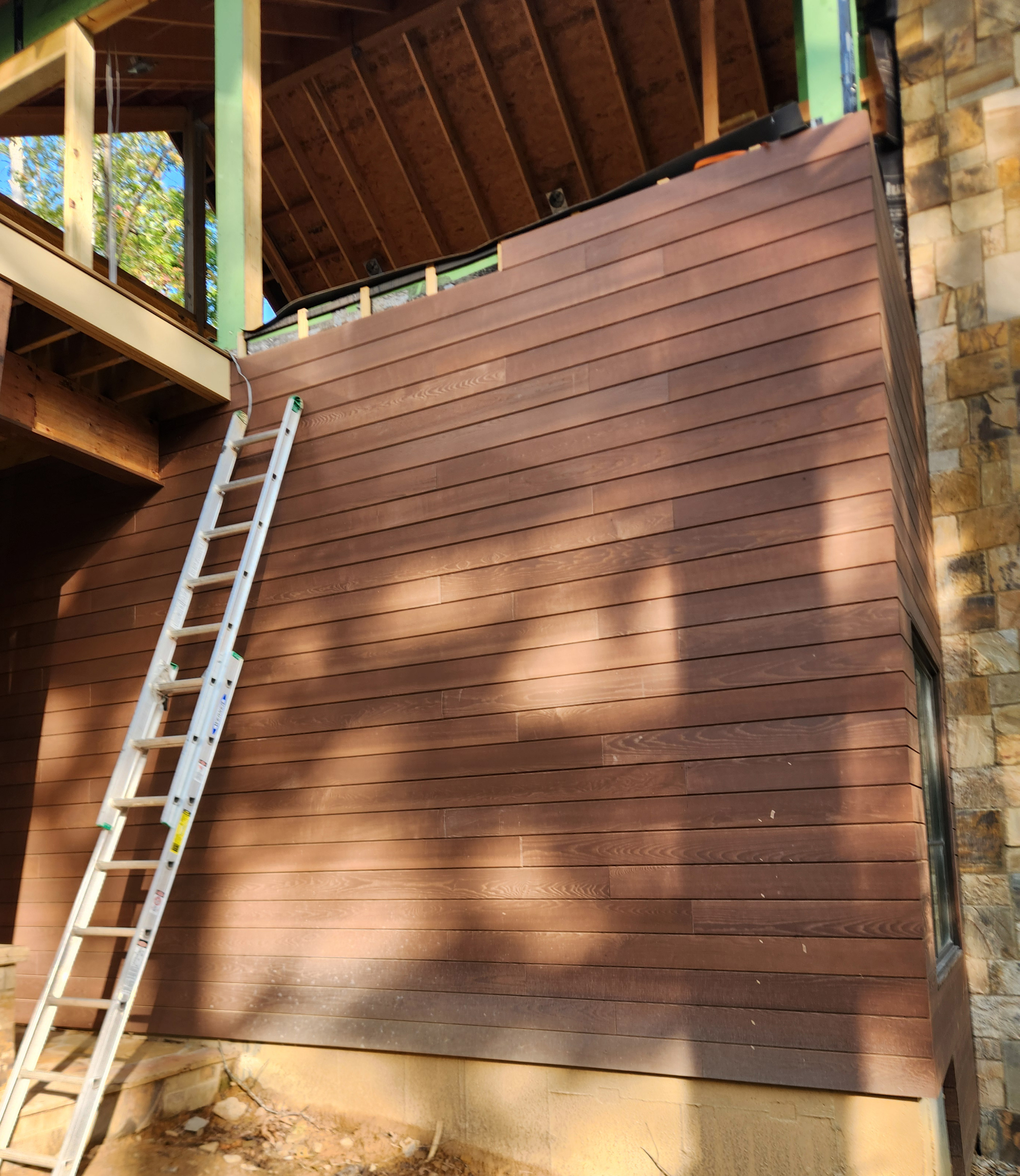 Jobsite Delivery of Wood Cladding: Freight, Sequencing, and Staging
