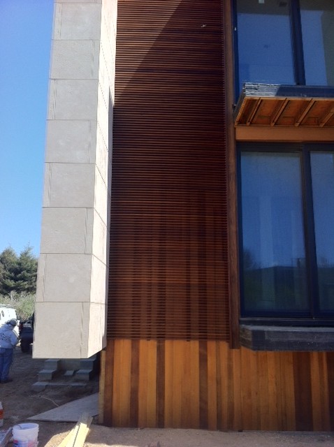 Wood Siding Color Retention: UV Fade Resistance by Species, Finish Type, and Exposure