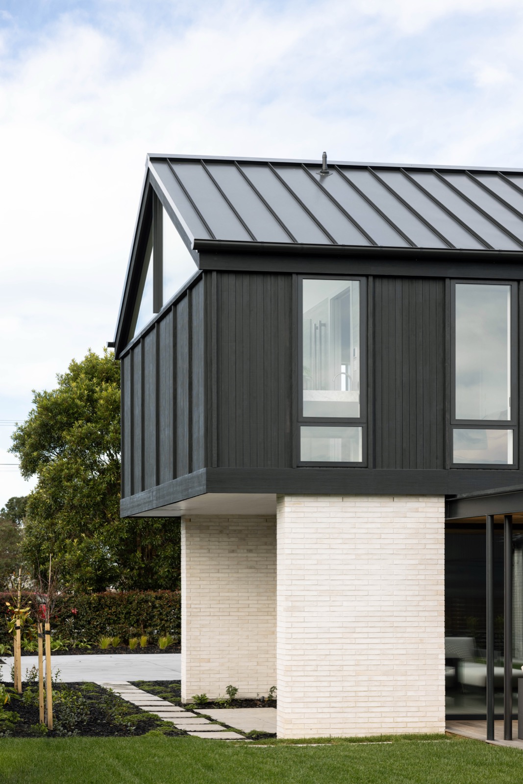 How Architects and Contractors Buy Commercial Wood Cladding: RFQ to Delivery