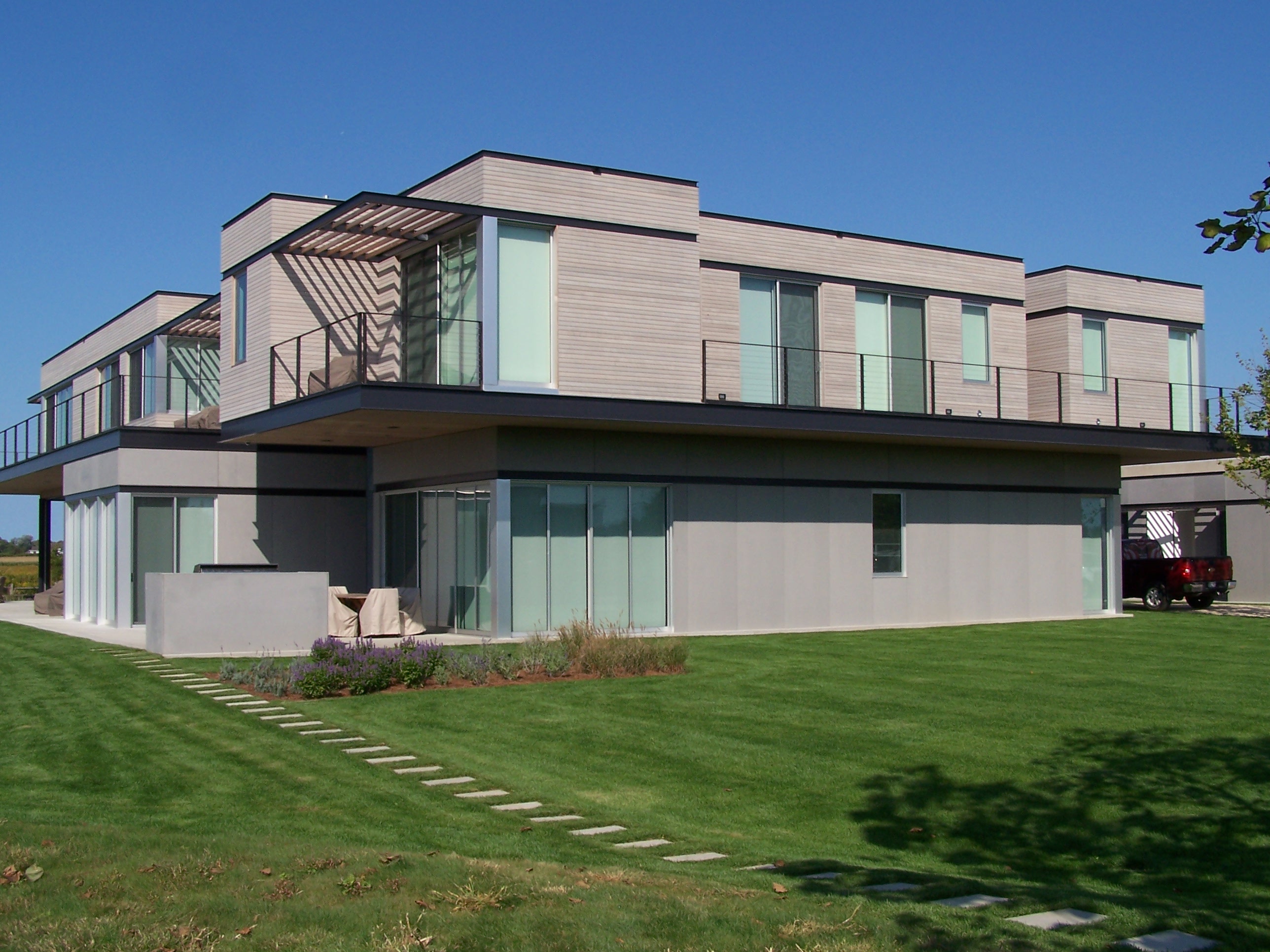 Wood Siding Fastener Patterns: Spacing, Pullout Resistance, and Species-Specific Requirements