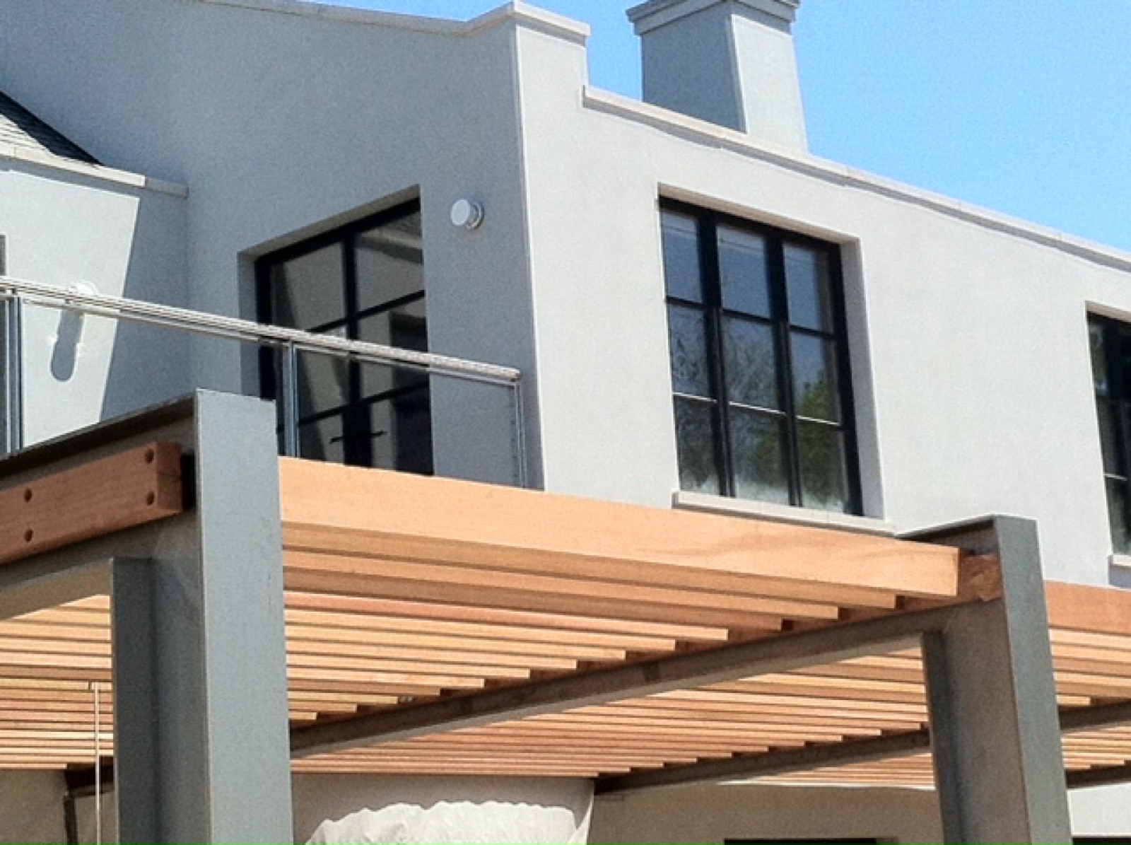 Pergola Member Sizing and Spans That Stay Flat: Section Depth, Box Beams and Moisture Content
