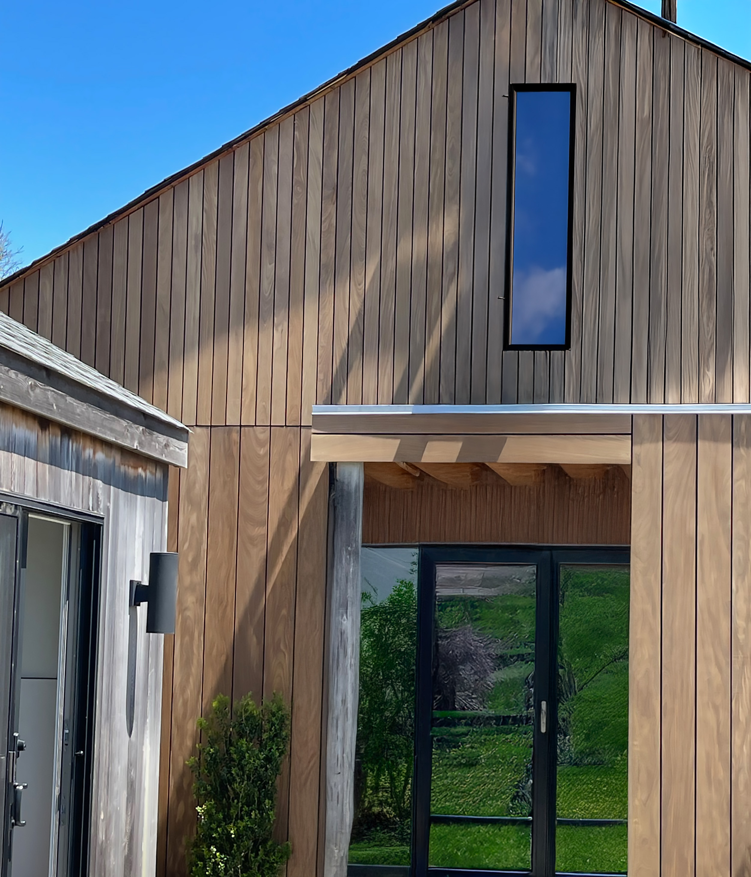 Prefinished Teak Cladding and Privacy Walls: Luxury Residential Sourcing